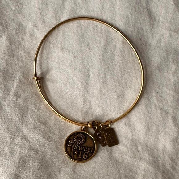 "Sweet 16" bangle gold bracelet from Wind & Fire - Picture 7 of 8